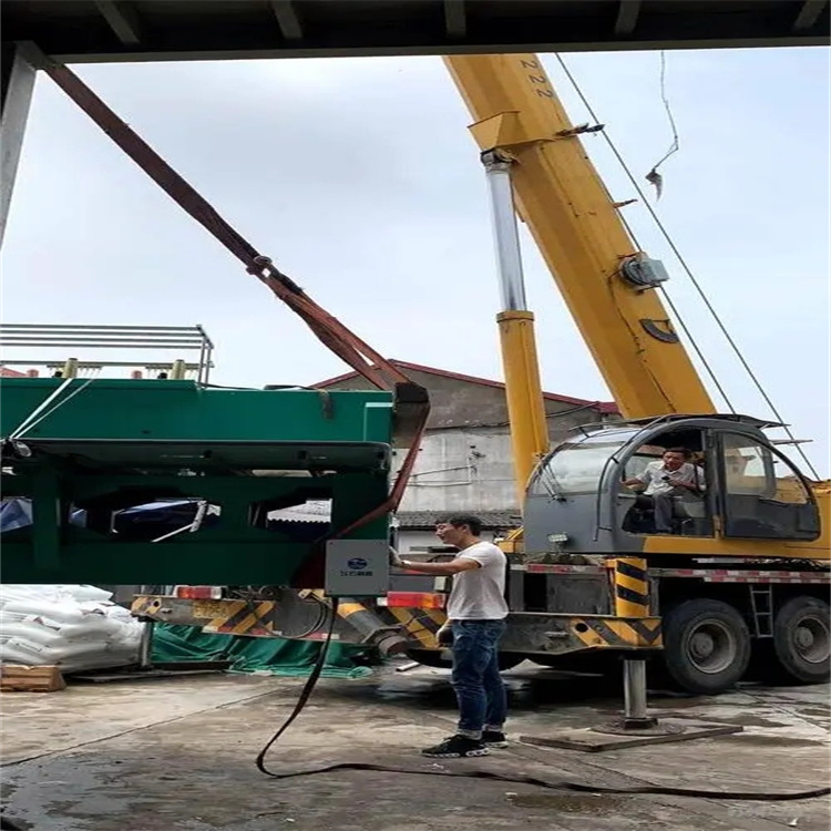 宜都注意大型吊车出租使用以及应该怎样正确维护