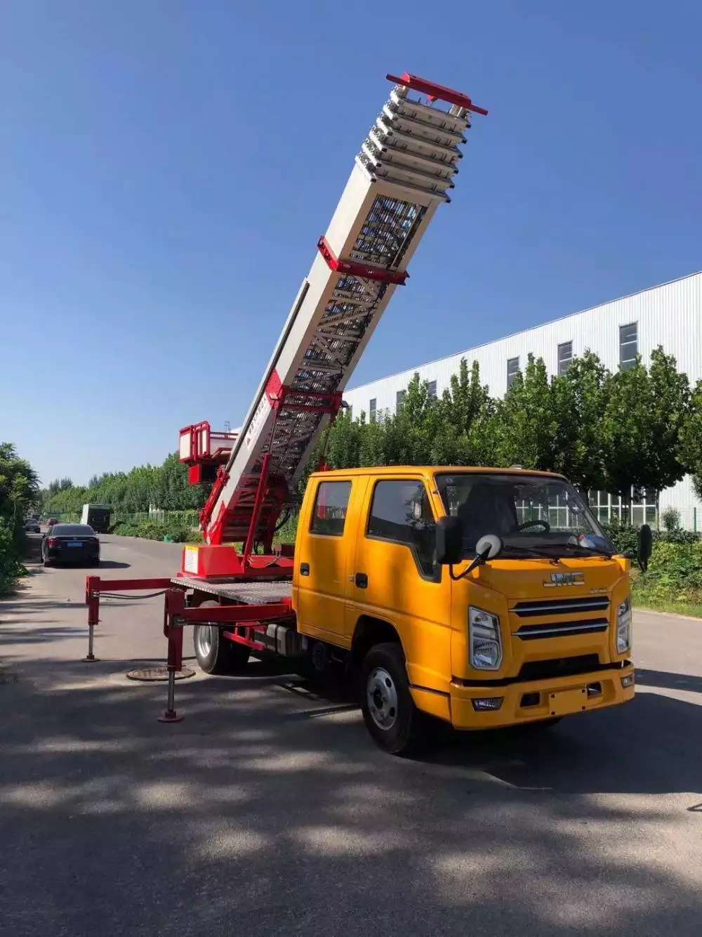 宜都附近的云梯车出租服务：轻松解决高空作业需求