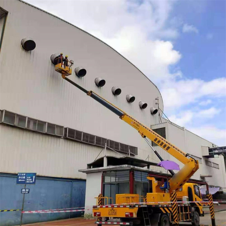 宜都高空作业车出租服务：专业广告牌安装解决方案