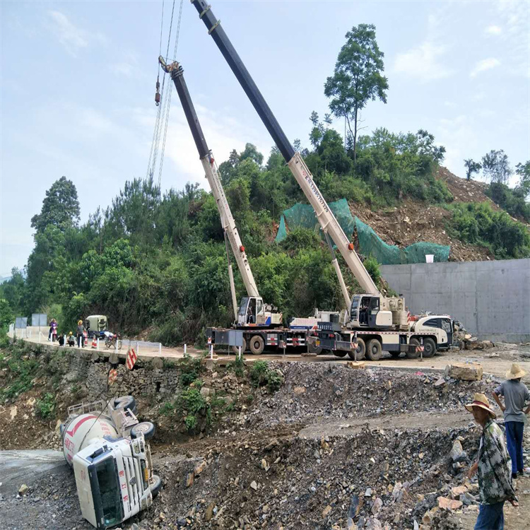 宜都汽车掉沟里叫吊车救援要多少钱